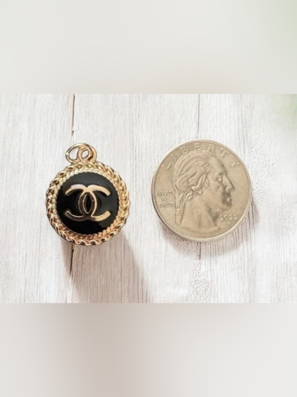 CHANEL Vintage CC Medallion Charm Pendant Gold Tone Black Enamel Rope Frame Rare - Picture 3 of 3